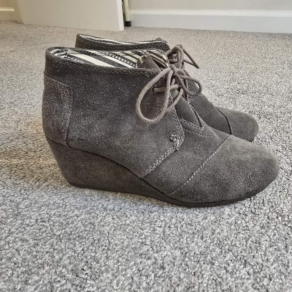 Toms Suede Grey Wedge Ankle Booties Women's Size 9 Fall